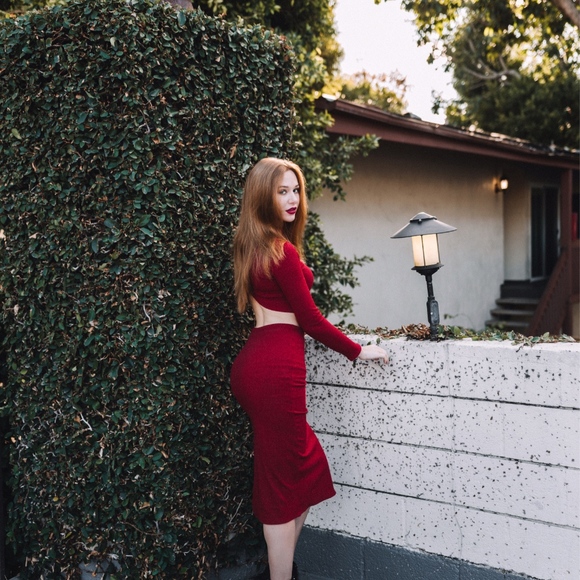 Red Set - Picture 2 of 5